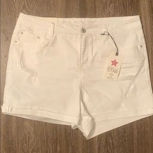 New size 16 white distressed shorts